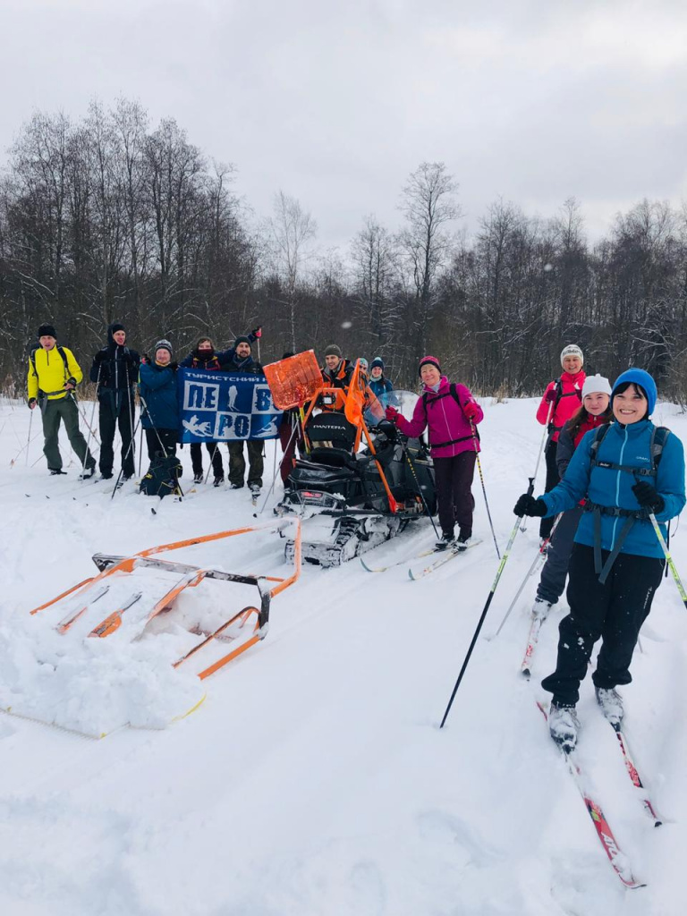 Встретились на маршруте ГАБО - Некрасовская с группой лыжных туристов из клуба Перово, сделали фото на память. 