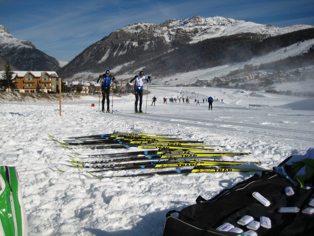 Это не наши тестовые лыжи. Это одна из команд Ски Классикс (наверняка итальянцы) тестирует свои Трабы перед завтрашней гонкой. 