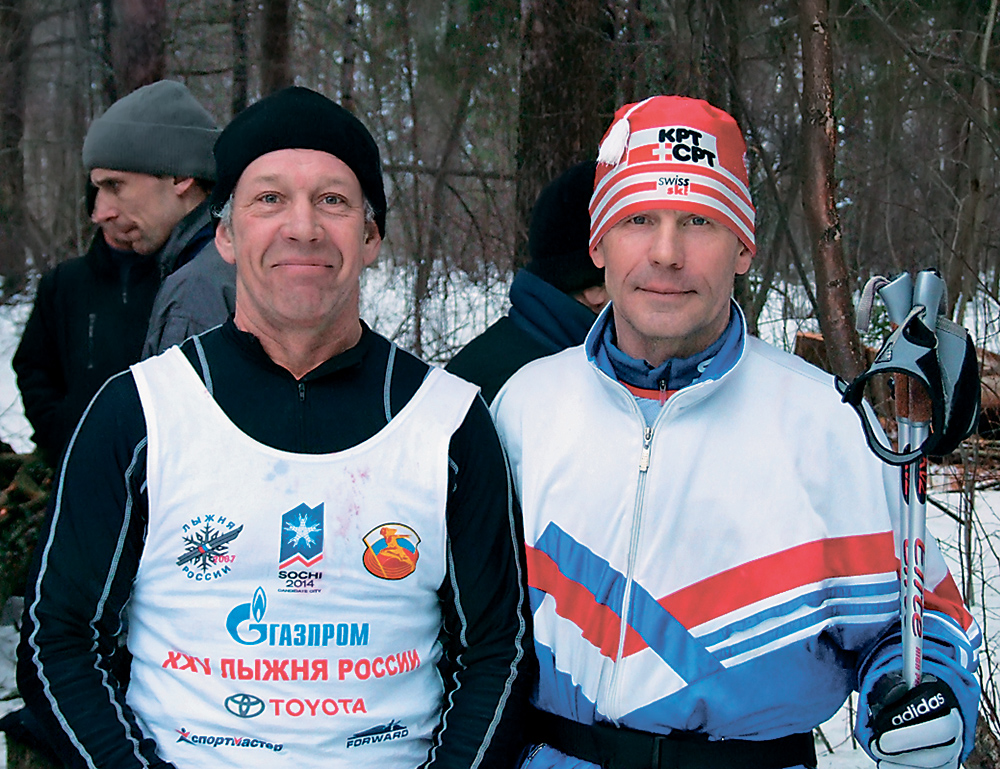 Главный организатор гонки Н.Едемский (слева) и мастер спорта С.Небродов.