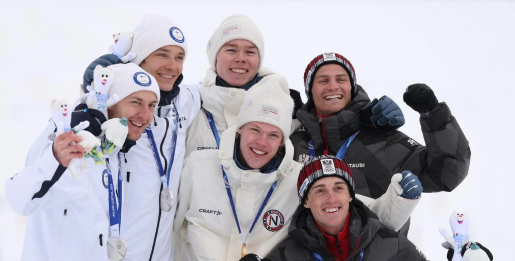 fisskisport Медалисты командного спринта в двоеборье: Финляндия (серебро), Норвегия (золото), Австрия (бронза)