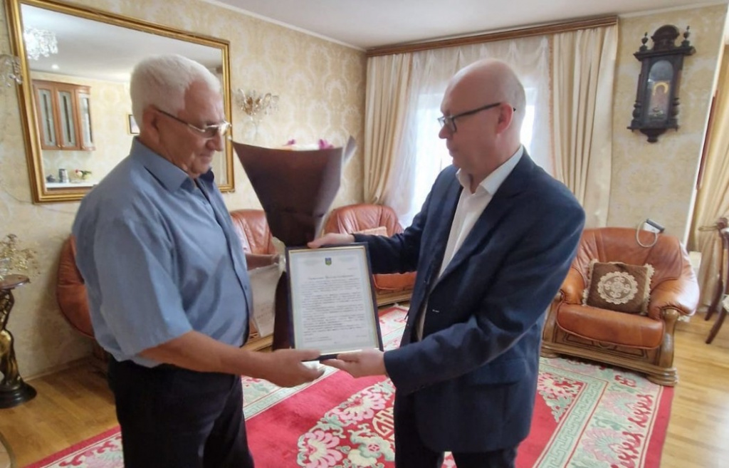 Фото из соцсетей Владимира Голдина Николая Бажукова поздравил с 70-летием мэр Сыктывкара Владимир Голдин
