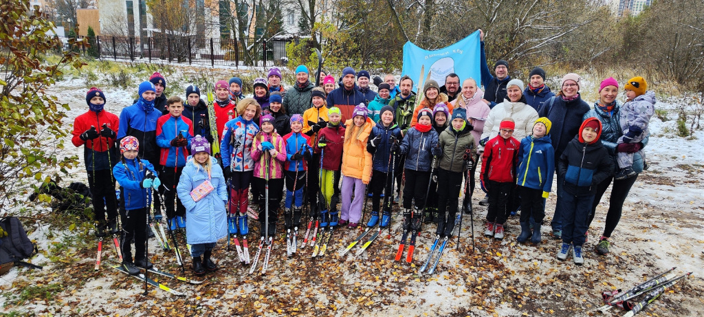 Воспитанники ЛК «Ново-Переделкино» перед тренировками на лыжной трассе.