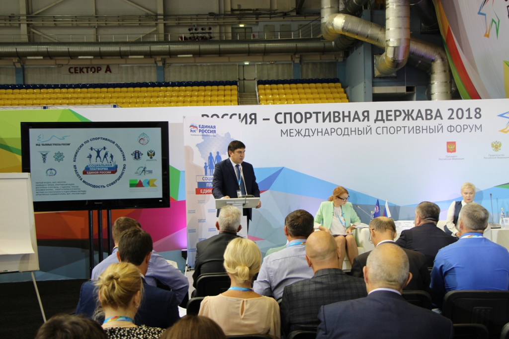 С приветственным словом к участникам круглого стола обратился Заместитель Председателя Правительства Ульяновской области Павел Дегтярь.