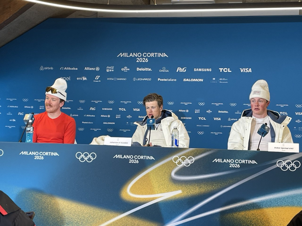 skisport.ru Серебряный призер спринта Бен Огден (США), чемпион Йохннес Клэбо (Норвегия, бронзовый призер Оскар Вике (Норвегия)