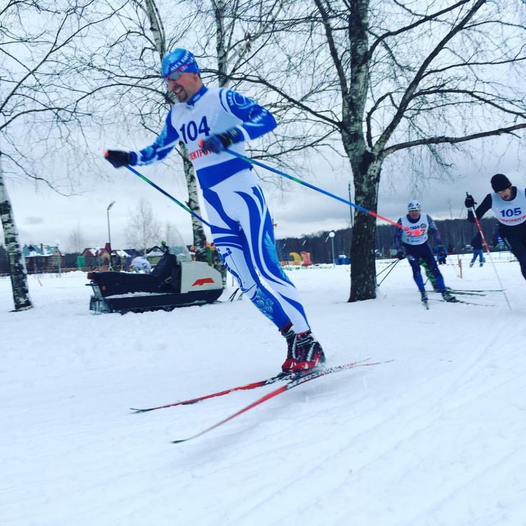 лыжи сумит фишер. правильная техника катания на горных лыжах. техника даблполинга на лыжах. экипировка для беговых лыжников. беговые лыжи.