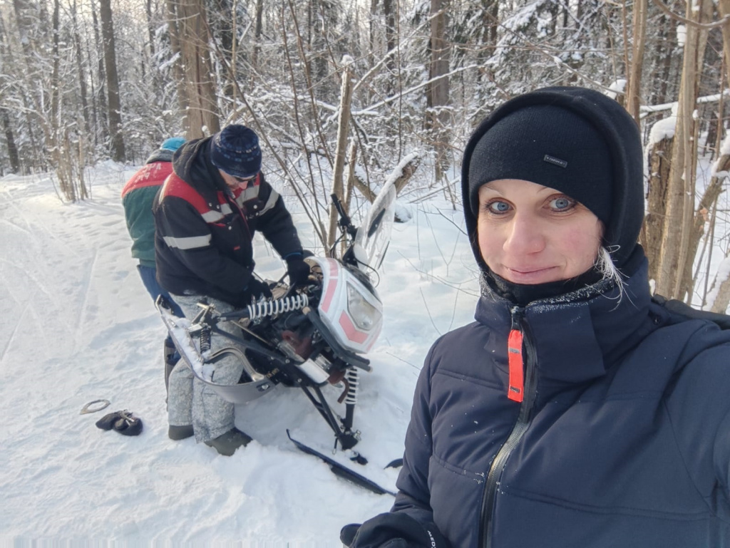 Маша Посёлова взялась выступить в качестве координатора акции по сбору денег на новый снегоход для утробинской лыжной трассы. Спасибо ей за это огромное!
