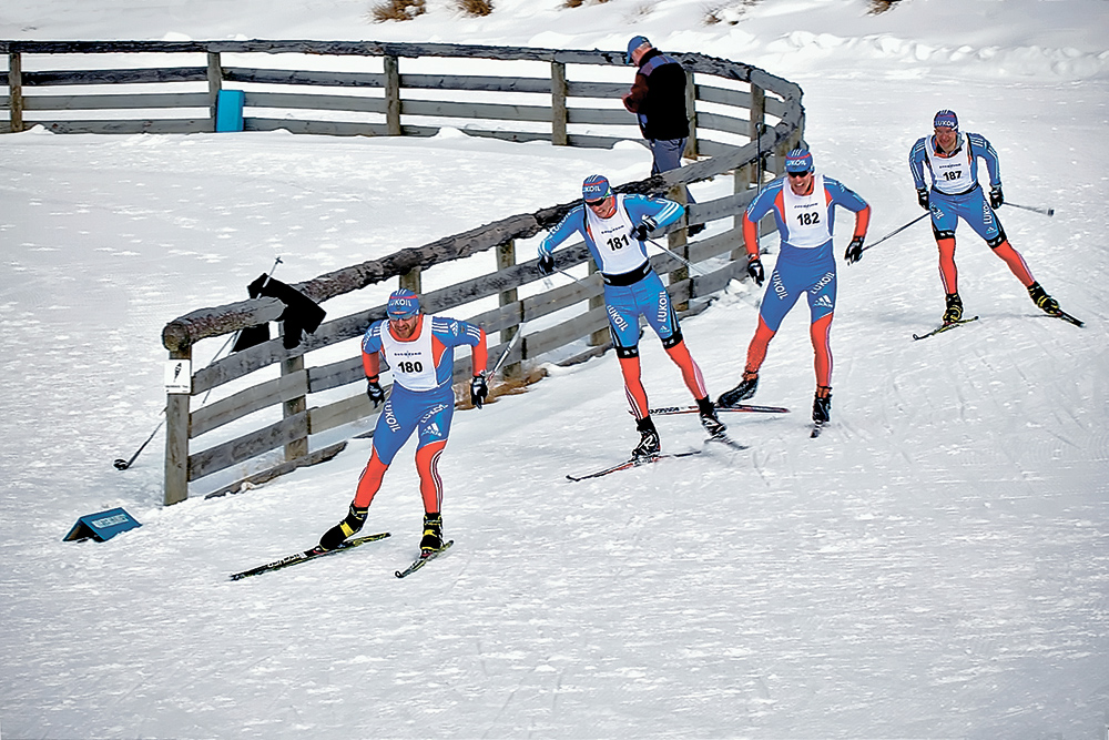В Новой Зеландии можно провести полноценную работу в разгар лета и без высоты на настоящем зимнем снеге. На фото: «русский финал» в спринтерских соревнованиях 2012 года. 