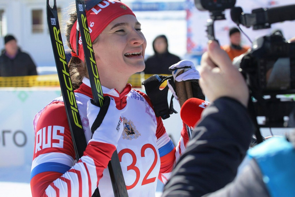 Наталья Непряева дает интервью после финиша