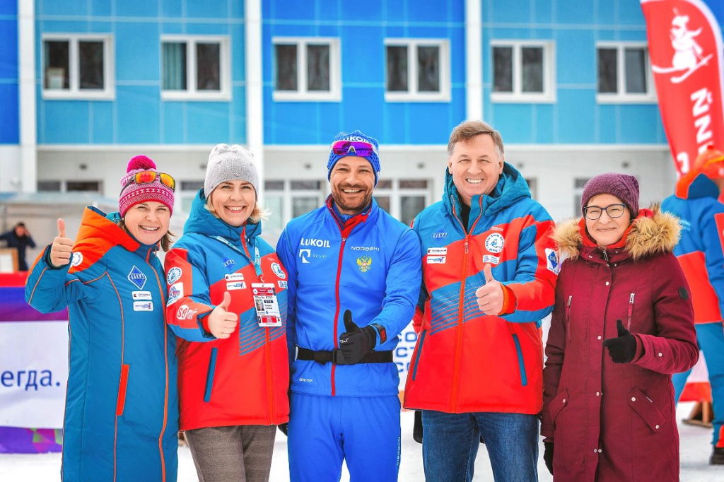 Фото 43. Слева направо: двукратная олимпийская чемпионка Анна Ивановна Богалий, председатель Комитета по физической культуре и спорту Мурманской области Светлана Ивановна Наумова, бронзовый призёр Олимпийских игр 2010 года, чемпион мира 2013 года, заслуженный мастер спорта России Алексей Евгеньевич Петухов, первый заместитель Губернатора Мурманской области Алексей Михайлович Тюкавин, председатель комитета по образованию, науке, культуре, делам семьи, молодежи и спорта Лариса Николаевна Круглова, призёр Олимпийских игр, чемпионатов Европы и мира по легкой атлетике, заслуженный мастер спорта. 