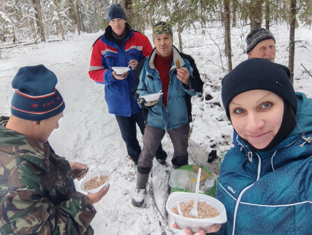 Воскресник 20.11.2022. Работы на трассе, выравнивали колеи после квадроциклов и другой техники, подсыпали снег на проблемные места, уборка упавших деревьев, расчистка новых участков трассы.