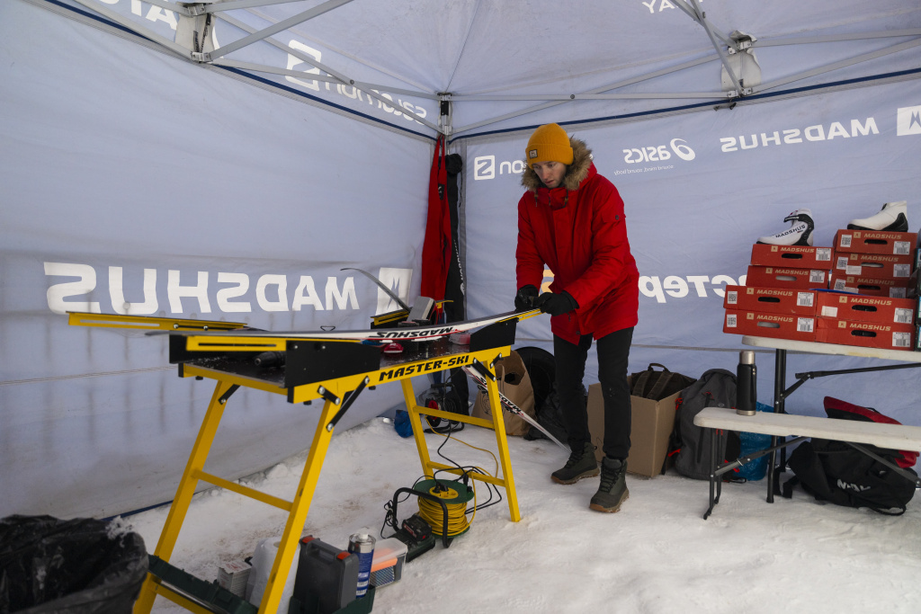 Спортмастер Лыжи готовит Виктор Саветников (Спортмастер).