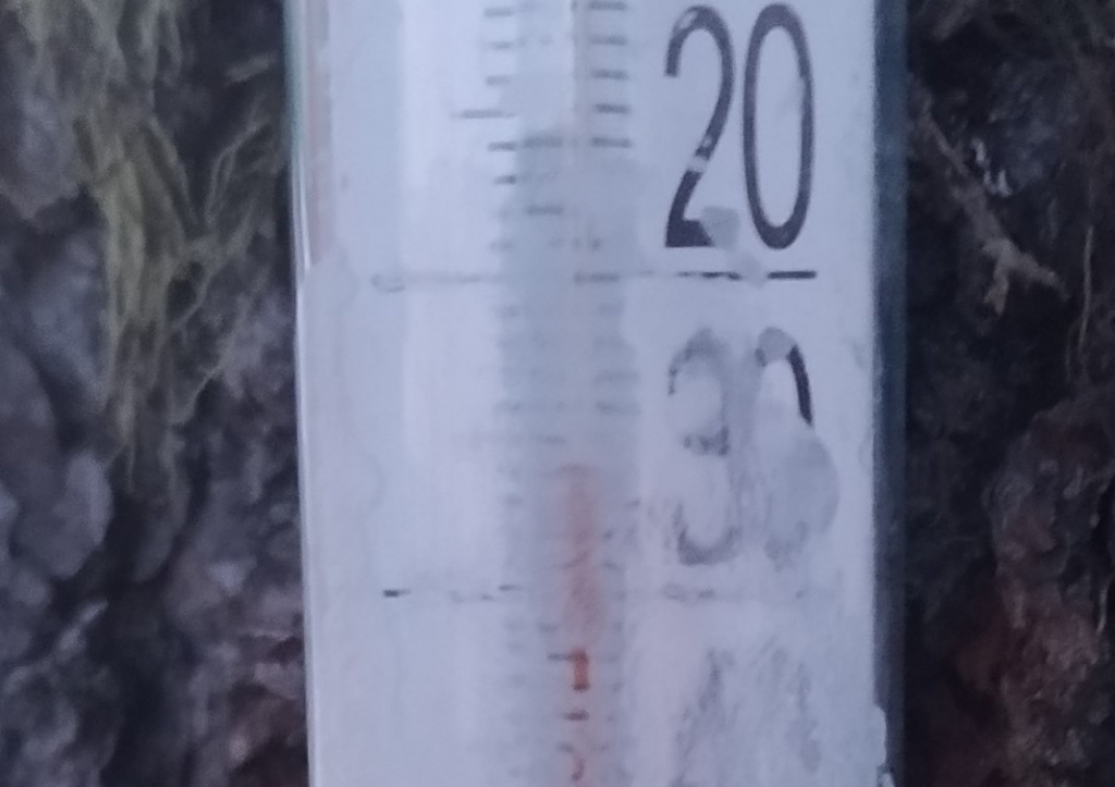 В 9 часов утра термометр показывает минус 26 градусов. Правда, к 11, когда я вышел на тренировку, температура поднялась до минус 22.