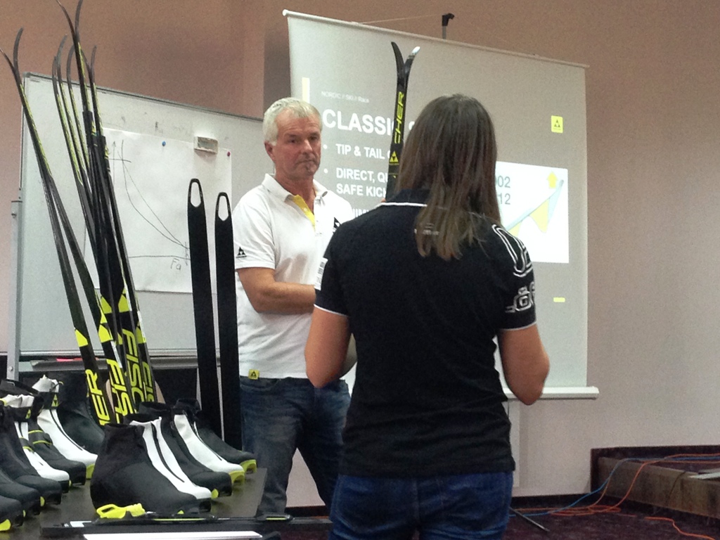 О новинках Fischer рассказывает руководитель отдела разработок Racing Ханс Хубингер. Переводит Елена Родина