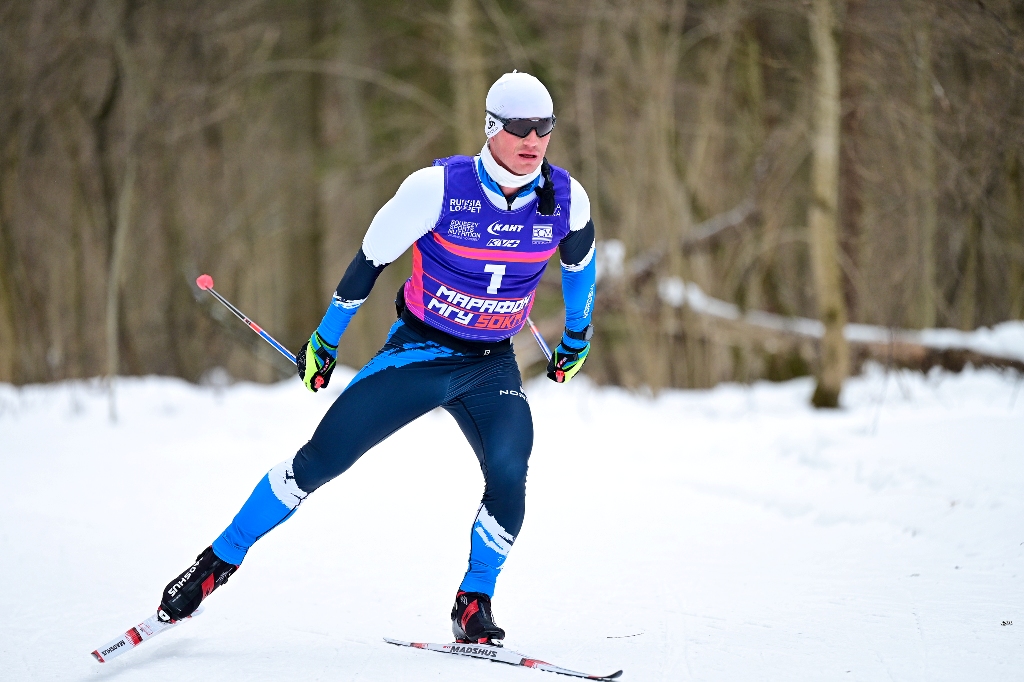 Победитель и призер крупнейших лыжных марафонов Дмитрий Клюквин из Троицка не угадал со смазкой и был вынужден сойти с дистанции.