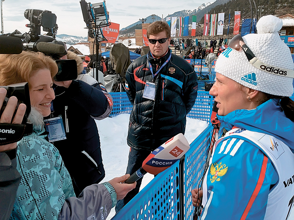 Юлия Чекалёва уже в статусе бронзового призера чемпионата мира отвечает на вопросы корреспондента телеканала Россия-2 Марии Коробовой