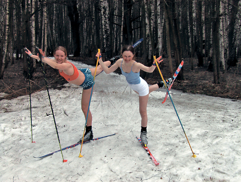Номинация «Околоспортивные картинки» 3 место: «Балет «Апрельская лыжня». Примы: Екатерина и Надежда» 