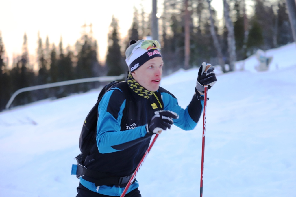 Финн Ииво Нисканен уверенно выиграл дистанционные гонки в Олосе в прошлые выходные и продолжает подготовку к старту мирового Кубка
