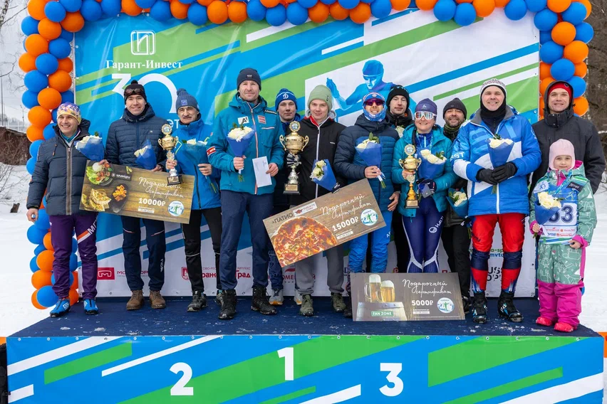 Призеры командного зачета команды МГУ (2 место), МГТУ им. Баумана (1 место), АБСТ (3 место)