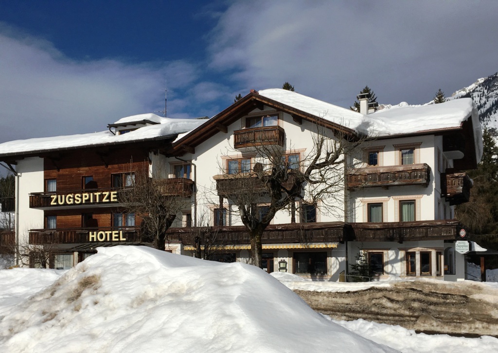 Гостиница Zugspitze в Лойташе, в которой любят останавливаться Петровы. 