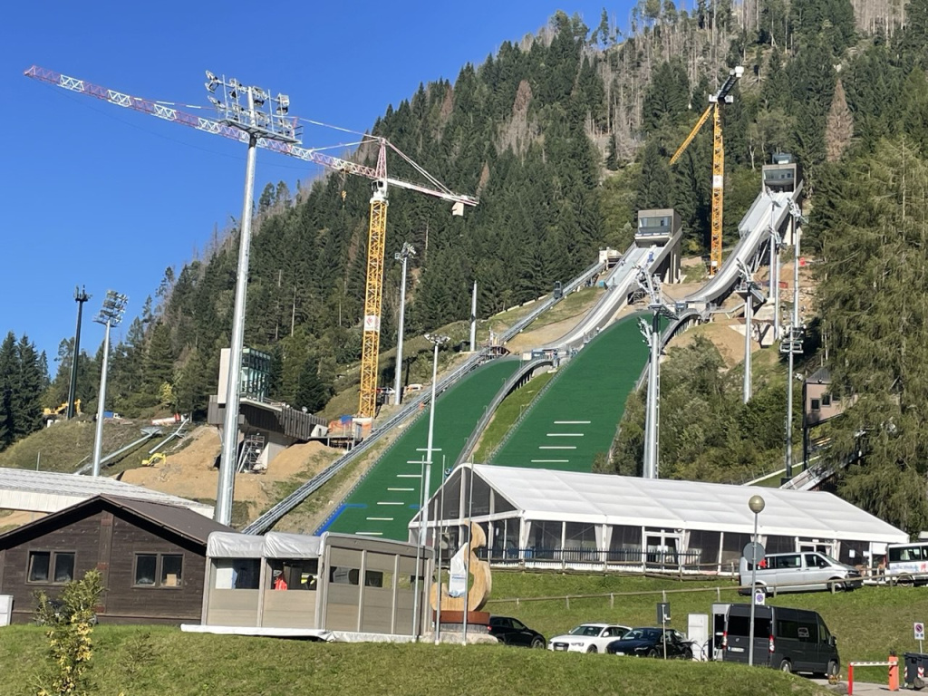 skisport.ru Олимпийские лыжные трамплины после реконструкции уже приняли первые официальные соревнования.