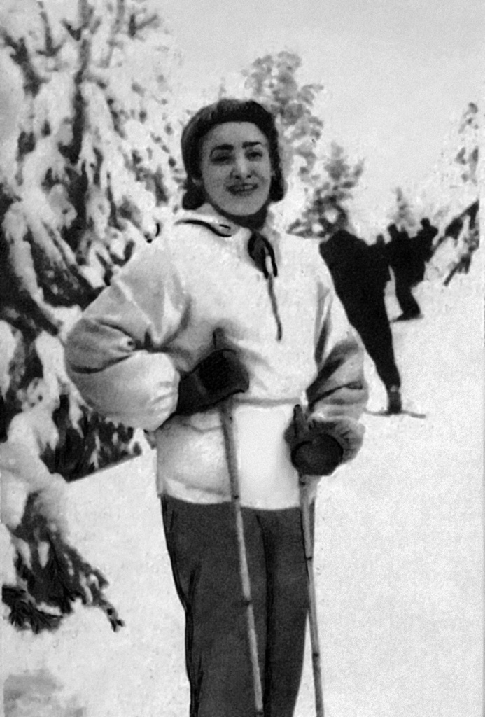 Любовь Баранова в редкие минуты отдыха на лыжне.
