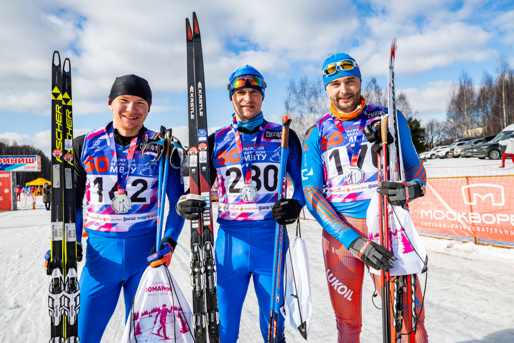 Глеб Салов (www.sport-images.ru) Тройка лучших среди мужчин: 1 место — Евгений Цепков (в центре), 2 место — Андрей Бабичев (слева), 3 место — Михаил Климов (справа)