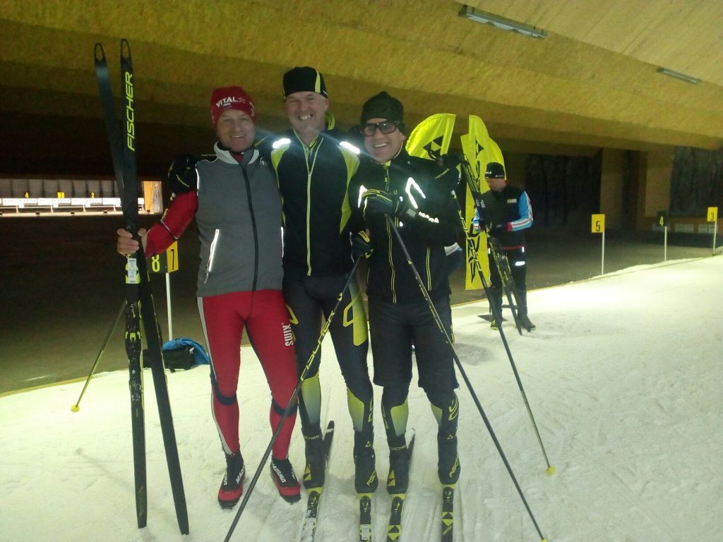 Сергей Афанасьев (слева) на тестах Fischer в лыжном тоннеле в Токсово