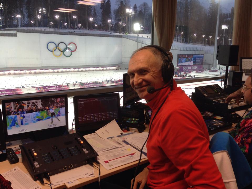 Андрей Кондрашов в комментаторской кабине на Олимпийских играх в Сочи-2014.