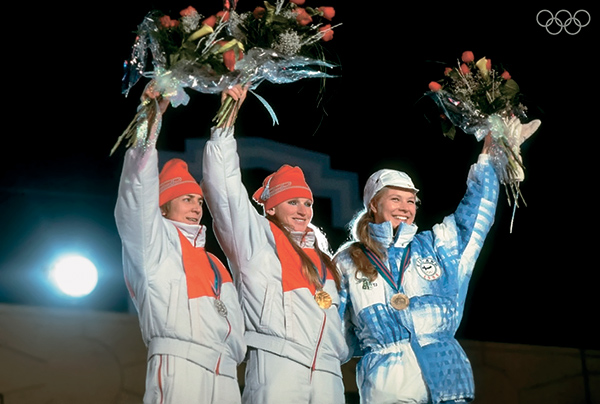 Слева направо: двукратная олимпийская чемпионка Раиса Сметанина и олимпийские чемпионки Вида Венцене и Марьо Матикайнен.