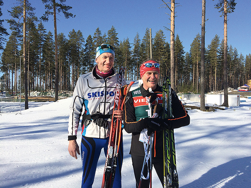 Фото 1. КЕК (справа) на чемпионате мира-2015 по биатлону в Контиолахти (Финляндия) не упускал возможности потренироваться на лыжах.