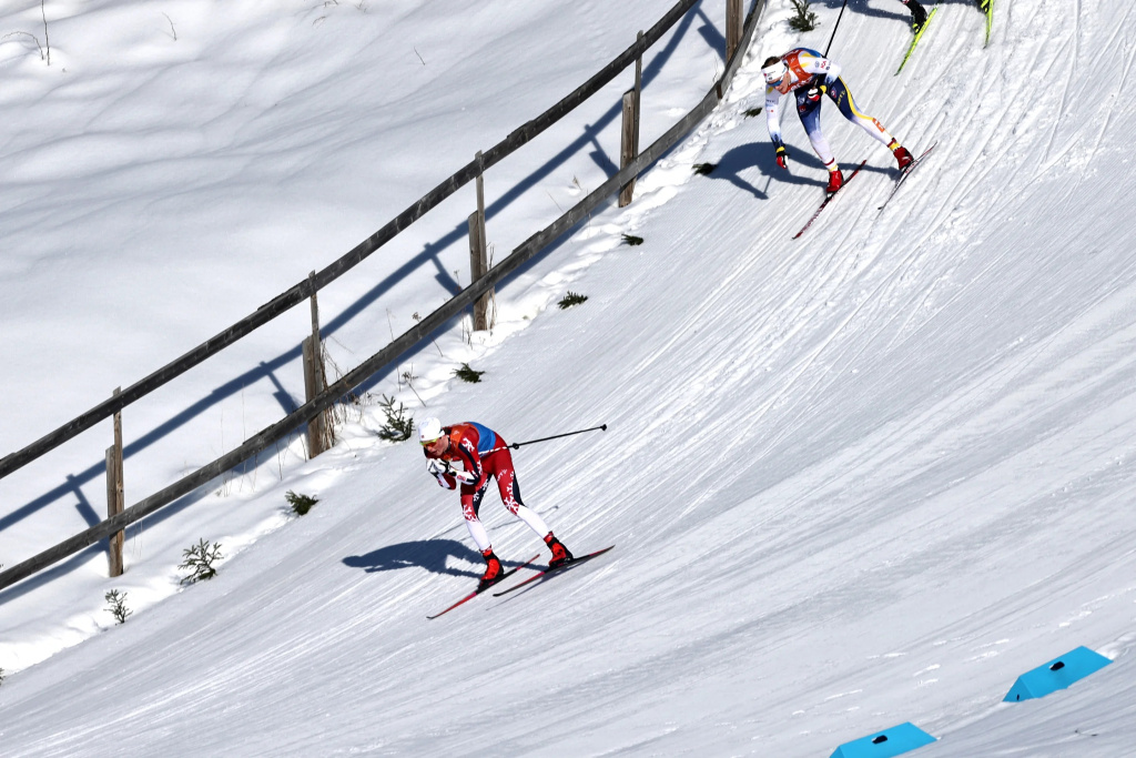 Оскар Опстад Вике лидирует в финале за несколько мгновений до падения