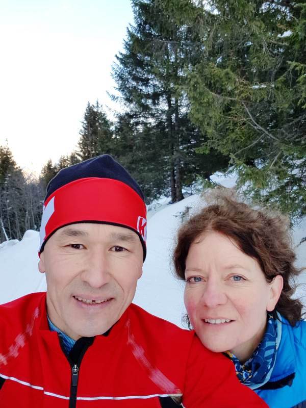 18. С женой Валентиной во время лыжной прогулки. 