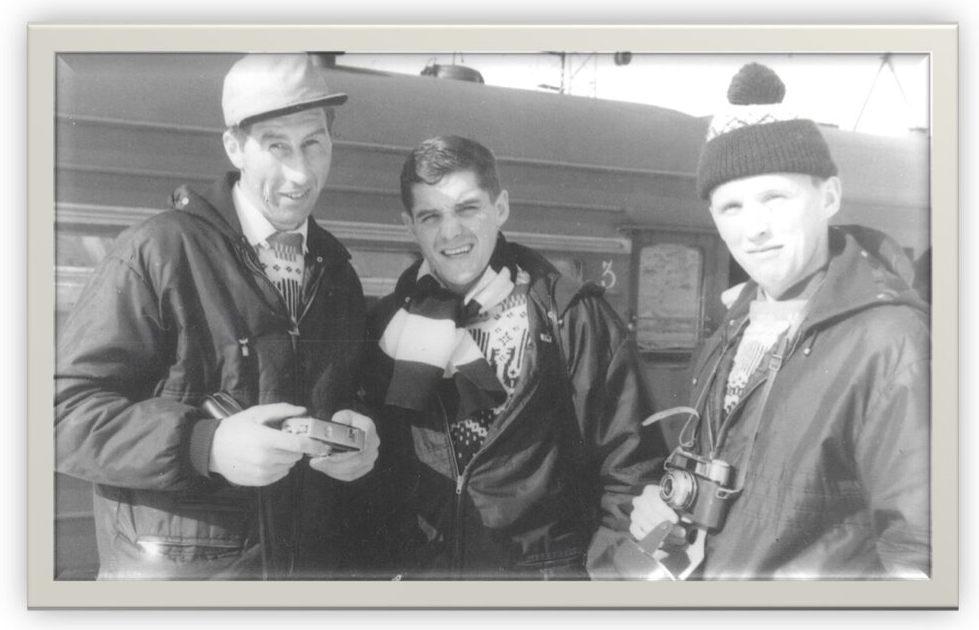 sportsidioten.no Герои лыжного чемпионата мира 1966 года (слева направо): Харальд Грёнинген, Йермунд Эгген и Одд Мартинсен.