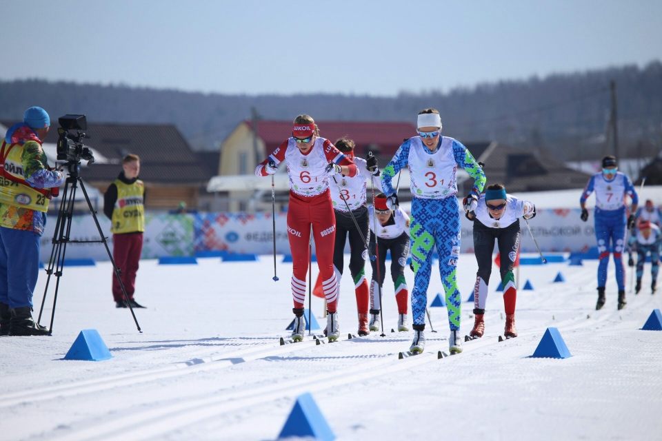 Впереди Лидия Дуркина (№6) и Анастасия Власова (№3)
