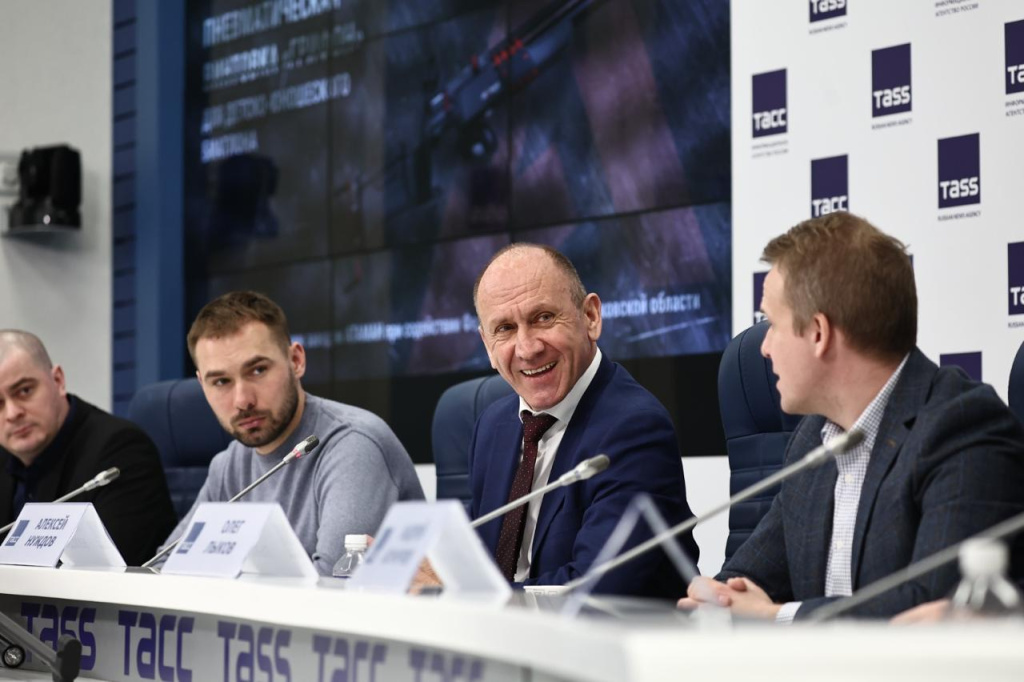 ТАСС У президента Федерации биатлона Московской области Алексея Нуждова хорошее настроение - удалось запустить проект, который позволит реально подтолкнуть развитие детского биатлона в стране.