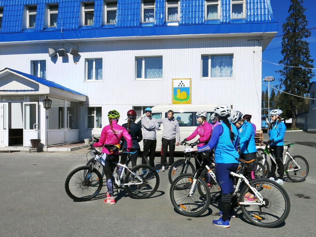 Установку проводит заслуженный тренер России по биатлону Шестов Сергей Сергеевич.