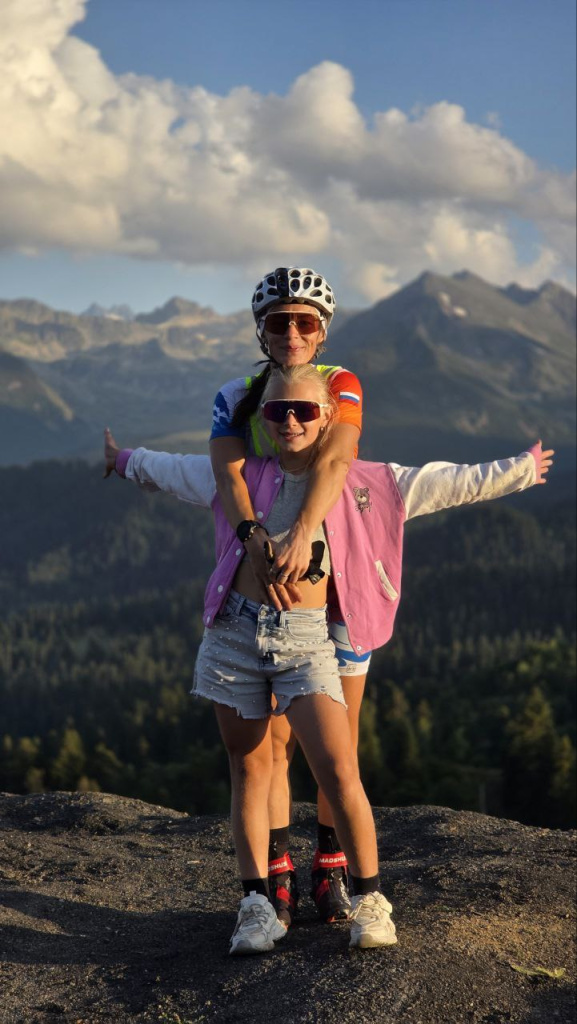 Архыз. Царёва Ольга с дочкой Кариной. Когда мы говорили, что стараемся помочь открыть новых юных спортсменов и подготовить их для сборной команды, мы и сами не подозревали, насколько юных))) 