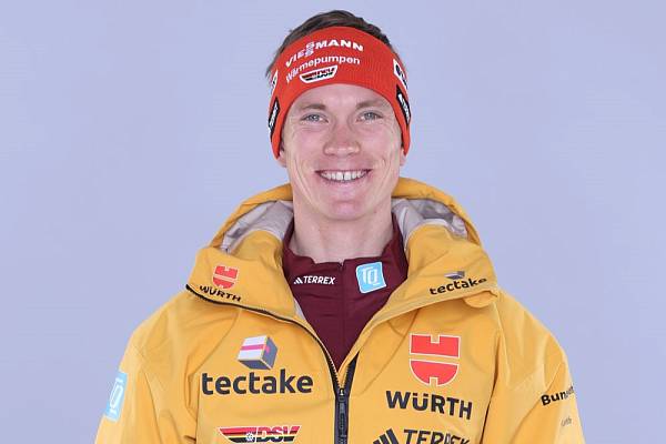 Жігітті сиқыған қыздардың порно видеосы