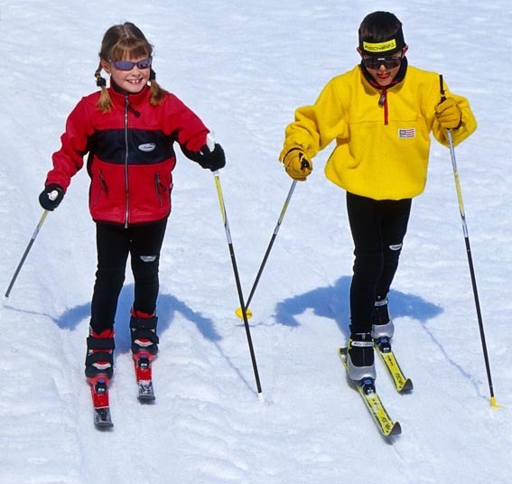 Правильно подобранные лыжи, лыжные палки и лыжные ботинки в сочетании с хорошей погодой и хорошей лыжнёй могут подарить немало радости и вам, и вашим детям.