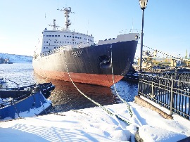 Ледокол Ленин в Мурманском порту