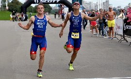 Триатлон, в Крылатском... Vestabank 3Grom Sprint 2016... финиш победителей - Артём Париенко и Илья Просолов...